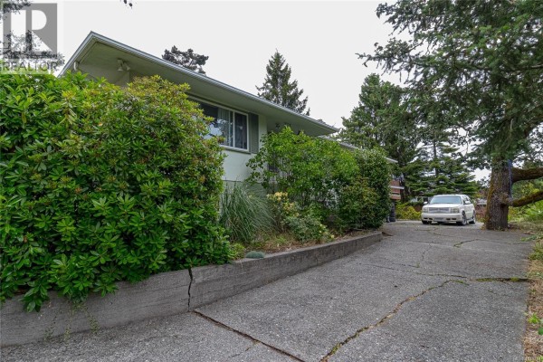 Laundry room - 4021 Glanford Ave, Saanich, BC V8Z3Z7 Photo 2