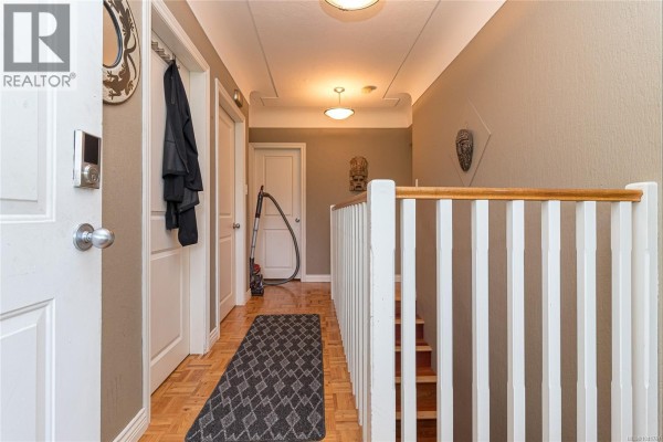 Bathroom - 4021 Glanford Ave, Saanich, BC V8Z3Z7 Photo 3