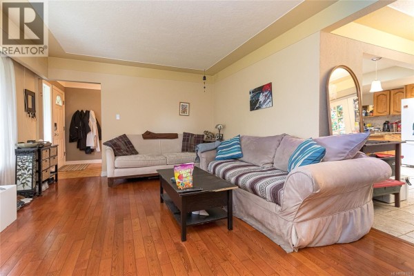 Bedroom - 4021 Glanford Ave, Saanich, BC V8Z3Z7 Photo 5