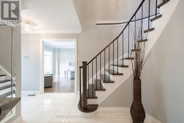 Living room - 4021 Sasha Court, Mississauga, ON L4W3K9 Photo 4