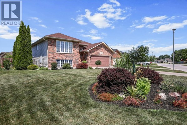 3pc Bathroom - 4026 Applewood Drive, Petrolia, ON N0N1R0 Photo 3