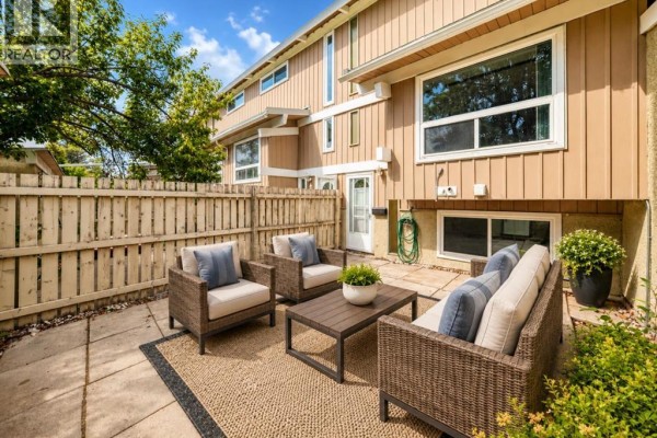 Living room - 403, 11010 Bonaventure Drive Se, Calgary, AB T2J3A8 Photo 2