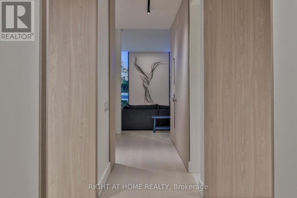 403 - 1 Roxborough Street W, Toronto, ON, photo 3