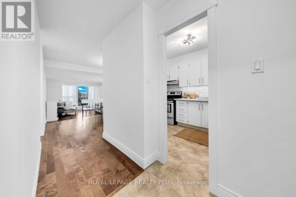 Bedroom - 403 - 1395 White Oaks Boulevard, Oakville, ON L6H2R8 Photo 5