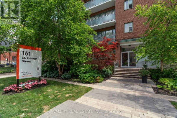 Living room - 403 - 161 St. George Street, Toronto, ON M5R2M3 Photo 2