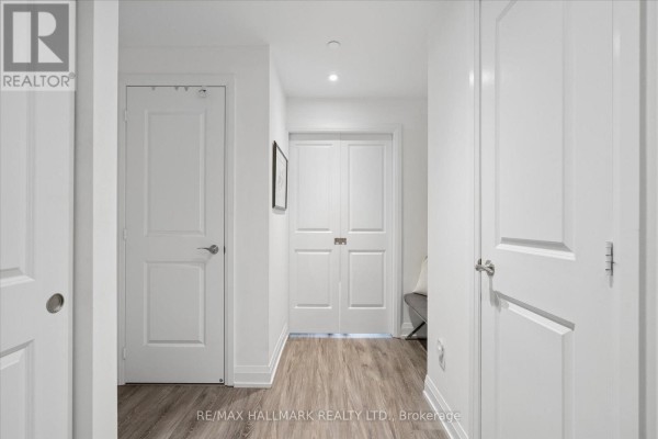 403 - 200 Woodbine Avenue, Toronto, ON M4L3P2 Photo 5