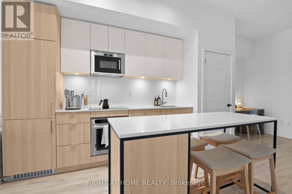 403 - 220 Missinnihe Way, Mississauga, ON L5H0A9 Photo 2