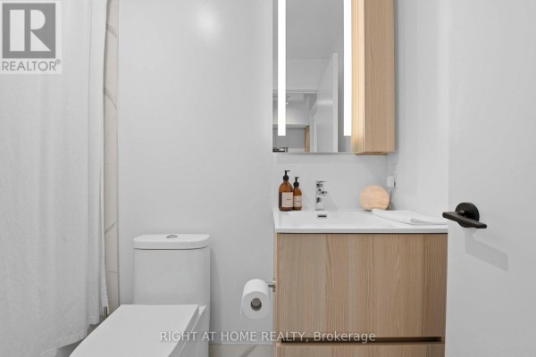 403 - 220 Missinnihe Way, Mississauga, ON L5H0A9 Photo 4