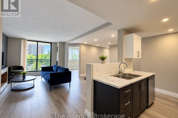 Dining room - 403 - 2200 Sherobee Road, Mississauga, ON L5A3Y3 Photo 2