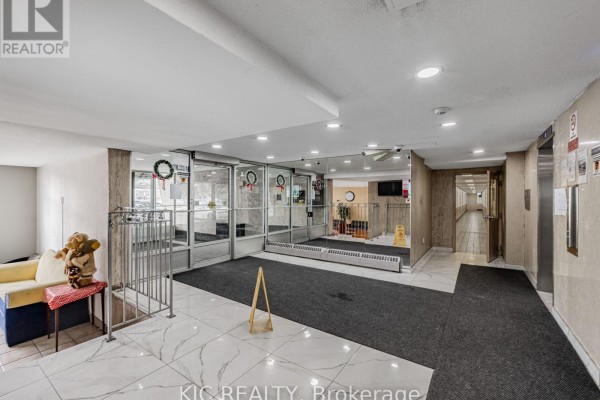 Kitchen - 403 - 2645 Kipling Avenue, Toronto, ON M9V3S6 Photo 3