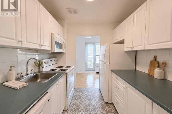 403 - 30 Upper Canada Drive, Toronto Photo 3