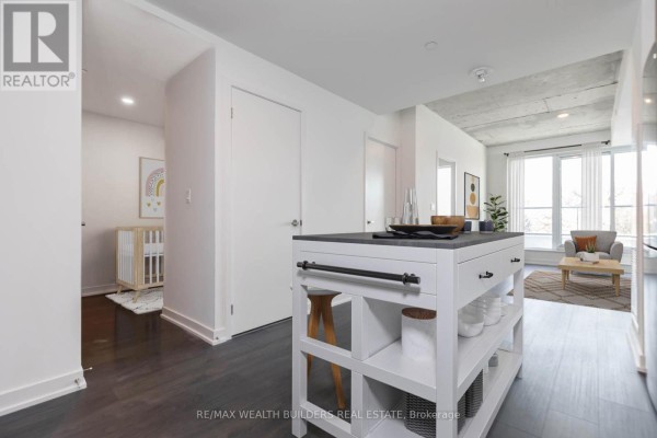 Kitchen - 403 - 57 Brock Avenue, Toronto, ON M3H3N2 Photo 2