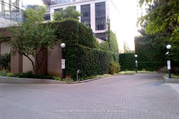 403 - 7 Carlton Street, Toronto, ON M5B2M3 Photo 5