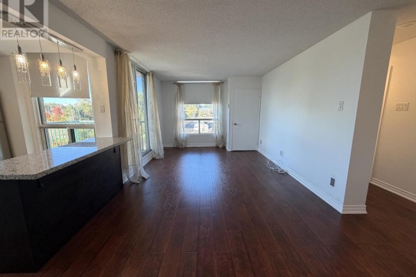 Living room - 403 - 75 Ellen Street, Barrie, ON L4N7R6 Photo 4