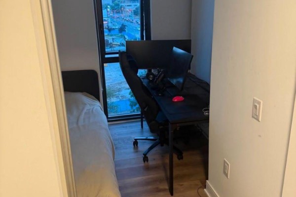 403 - 86 Dundas Street E, Mississauga, ON L5B1H3 Photo 5