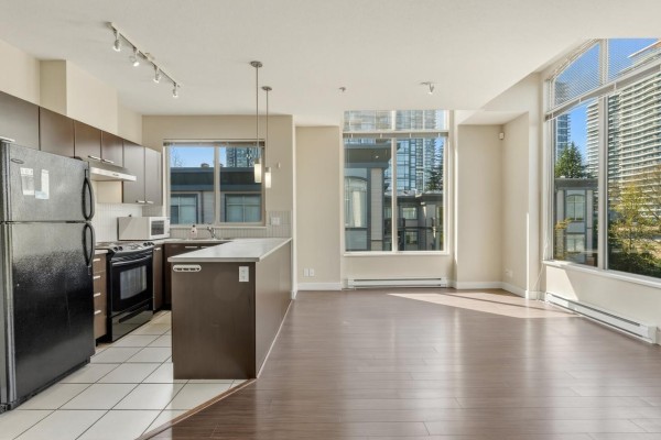 403 10499 University Drive, Surrey, BC V3T0A4 Photo 4