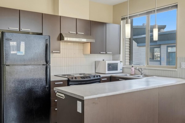 403 10499 University Drive, Surrey, BC V3T0A4 Photo 5