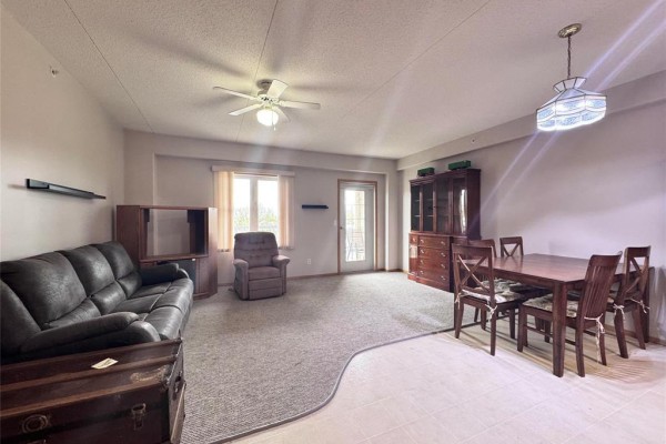 Dining room - 403 125 Centre Avenue E, Altona, MB R0G0B0 Photo 2