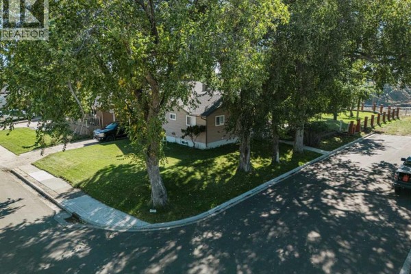 Kitchen - 403 13 Street Se, Medicine Hat, AB T1A1X1 Photo 4