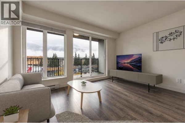 403 1365 Pemberton Avenue, Squamish, BC V8B1B7 Photo 2