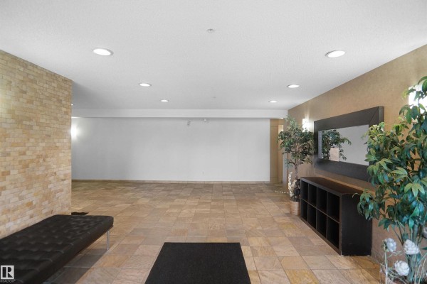 Kitchen - #403 15211 139 St Nw, Edmonton, AB T6V0A1 Photo 3