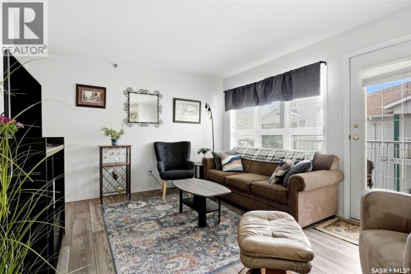 Living room - 403 2203 Angus Street, Regina, SK S4T2A3 Photo 2