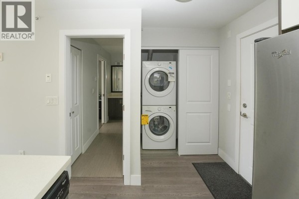 403 2408 E Broadway, Vancouver, BC V5M4T9 Photo 2