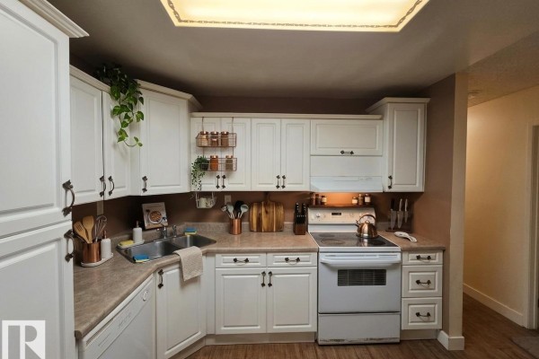 Kitchen - #403 2620 Mill Woods Rd E Nw, Edmonton, AB T6L5K6 Photo 3
