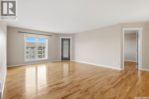 Living room - 403 2885 Arens Road E, Regina, SK S4V3G5 Photo 5
