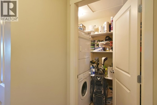 403 5631 Inlet Avenue, Sechelt, BC V7Z0J1 Photo 3