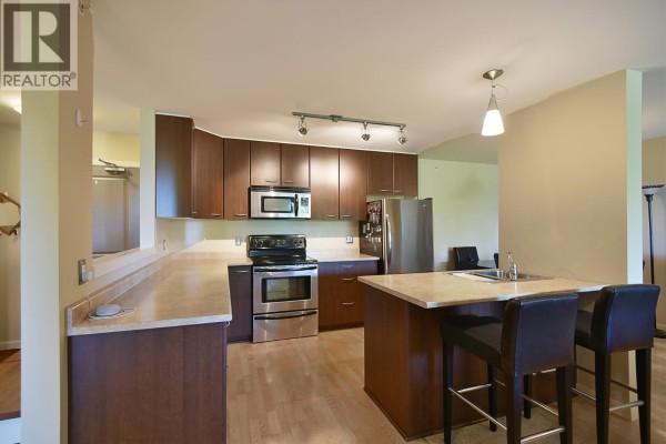403 5631 Inlet Avenue, Sechelt, BC V7Z0J1 Photo 4