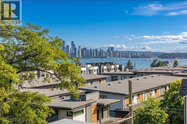 403 615 E 3rd Street, North Vancouver, BC V7L0G3 Photo 2