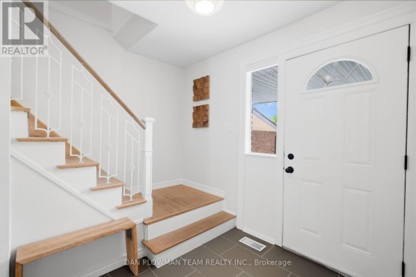 Primary Bedroom - 403 Amstel Court, Oshawa, ON L1G2J9 Photo 5