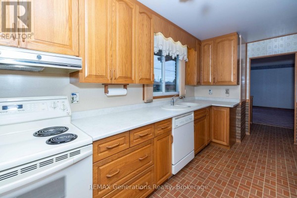 Living room - 403 Churchill Drive W, Thunder Bay, ON P7C1V6 Photo 2