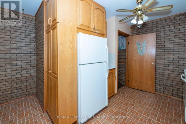 Bedroom 2 - 403 Churchill Drive W, Thunder Bay, ON P7C1V6 Photo 5