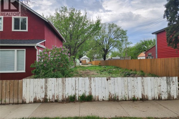 403 H Avenue S, Saskatoon, SK S7M1W6 Photo 2