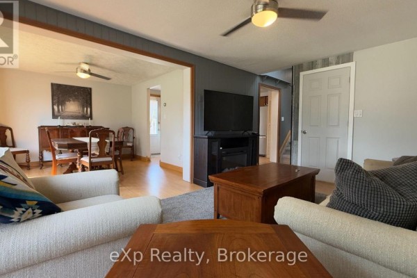 Living room - 403 Highland Drive, Kincardine, ON N2Z1X3 Photo 4