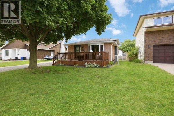 4pc Bathroom - 403 Huxley Avenue, Sarnia, ON N7S4Z1 Photo 2