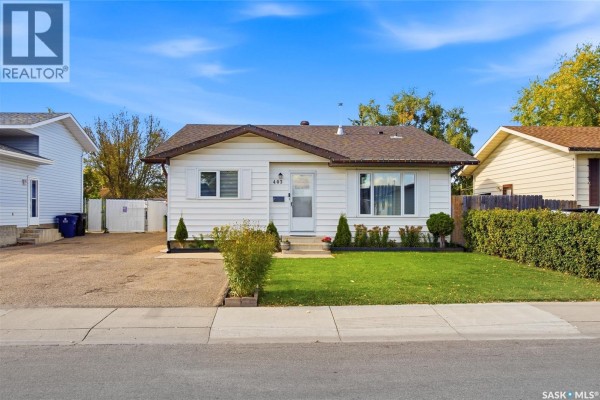 Residential for sale at 403 Sherry Crescent, Saskatoon, SK - MLS® 7odyV2