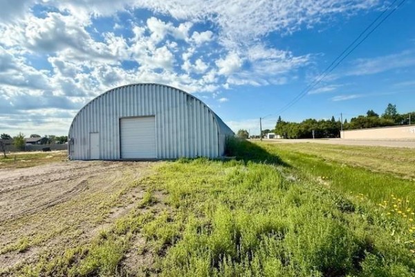 403 Sixth Avenue, Reston, MB R0M1X0 Photo 2