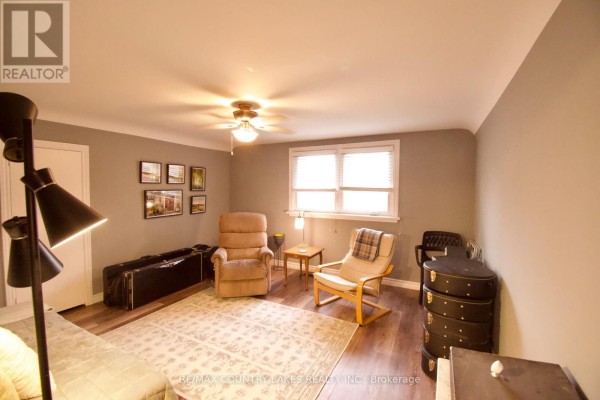 403 Walnut Street W, Whitby, ON L1N2W4 Photo 2