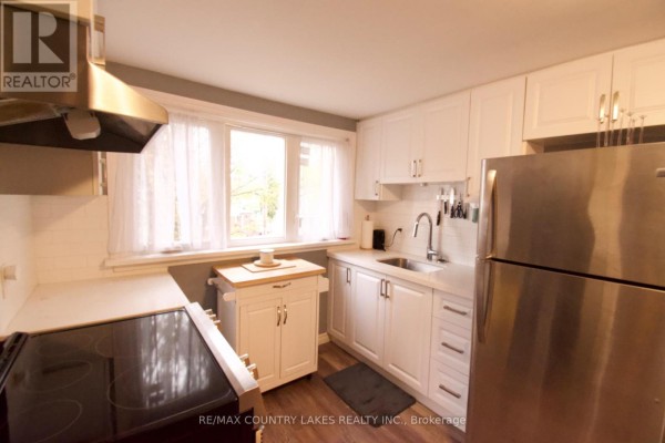 403 Walnut Street W, Whitby, ON L1N2W4 Photo 4