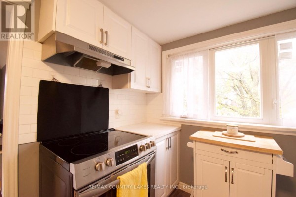 403 Walnut Street W, Whitby, ON L1N2W4 Photo 5