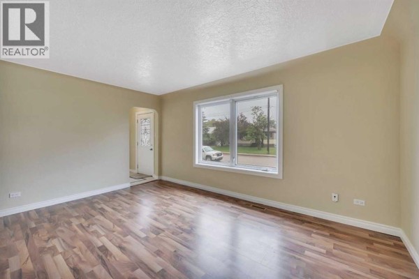 Kitchen - 4030 51a Street, Red Deer, AB T4N2B3 Photo 4