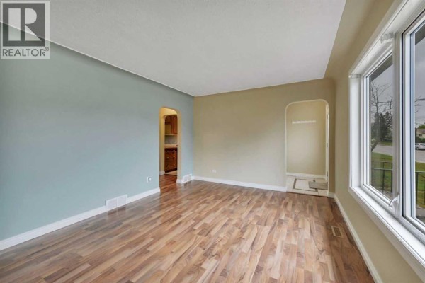 Living room - 4030 51a Street, Red Deer, AB T4N2B3 Photo 5