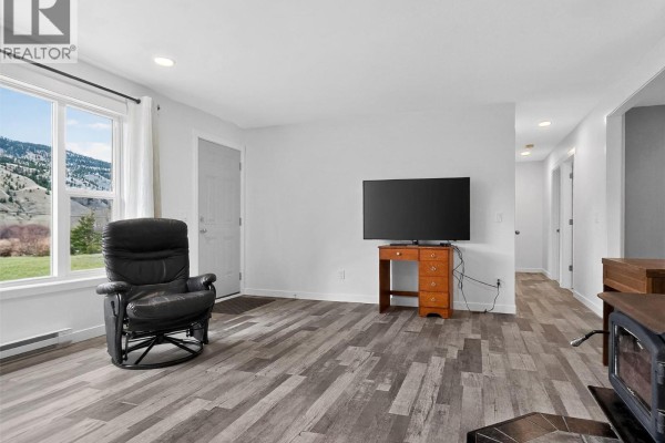 Bedroom - 4032 Hills Frontage Road, Cache Creek, BC V0K1H0 Photo 5