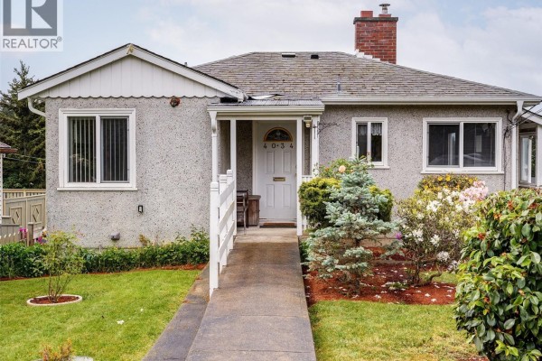 Den - 4034 Carey Rd, Saanich, BC V8Z4E8 Photo 4