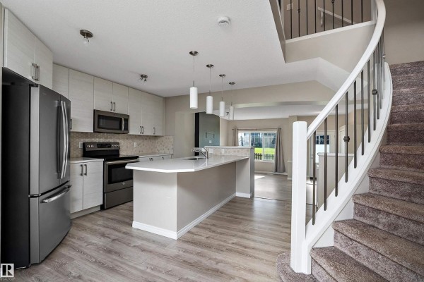 Kitchen - 4037 Prowse Ln Sw, Edmonton, AB T6W2V4 Photo 3