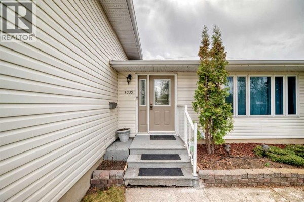 Living room - 4039 5 Avenue Sw, Calgary, AB T3C0C2 Photo 3