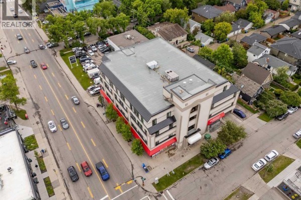 5pc Bathroom - 404, 103 10 Avenue Nw, Calgary, AB T2M0B4 Photo 2